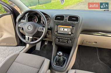 Хетчбек Volkswagen Golf 2012 в 