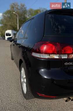 Хетчбек Volkswagen Golf 2010 в 