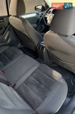 Хетчбек Volkswagen Golf 2010 в 