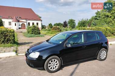 Хэтчбек Volkswagen Golf 2005 в Остроге