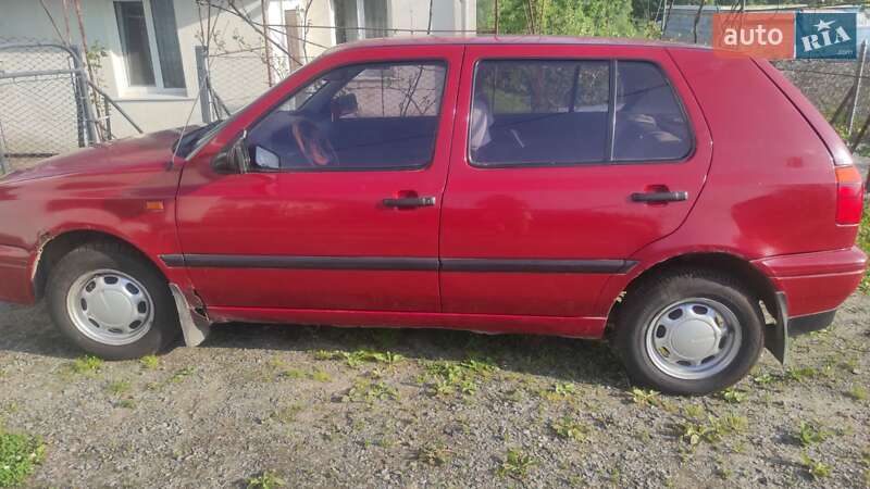 Хетчбек Volkswagen Golf 1993 в 
