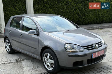 Хетчбек Volkswagen Golf 2005 в Львові