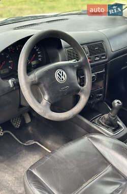 Хэтчбек Volkswagen Golf 1998 в 