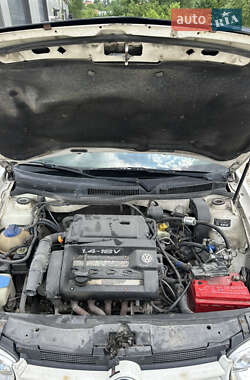 Хэтчбек Volkswagen Golf 1998 в 