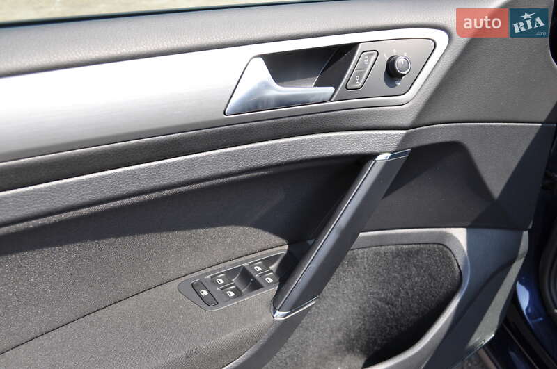 Универсал Volkswagen Golf 2014 в Киеве