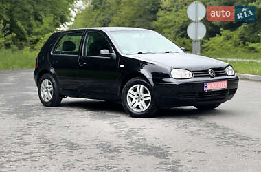 Хэтчбек Volkswagen Golf 2002 в 