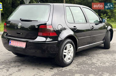 Хэтчбек Volkswagen Golf 2002 в 
