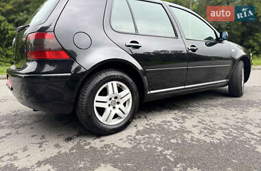 Хэтчбек Volkswagen Golf 2002 в 