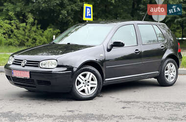 Хэтчбек Volkswagen Golf 2002 в 