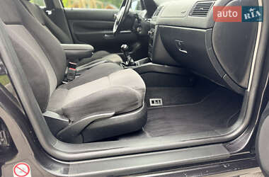 Хэтчбек Volkswagen Golf 2002 в 