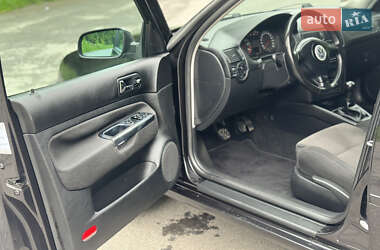 Хэтчбек Volkswagen Golf 2002 в 