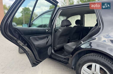 Хэтчбек Volkswagen Golf 2002 в 