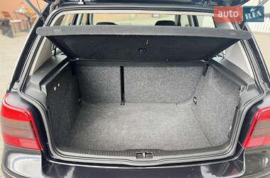Хэтчбек Volkswagen Golf 2002 в 