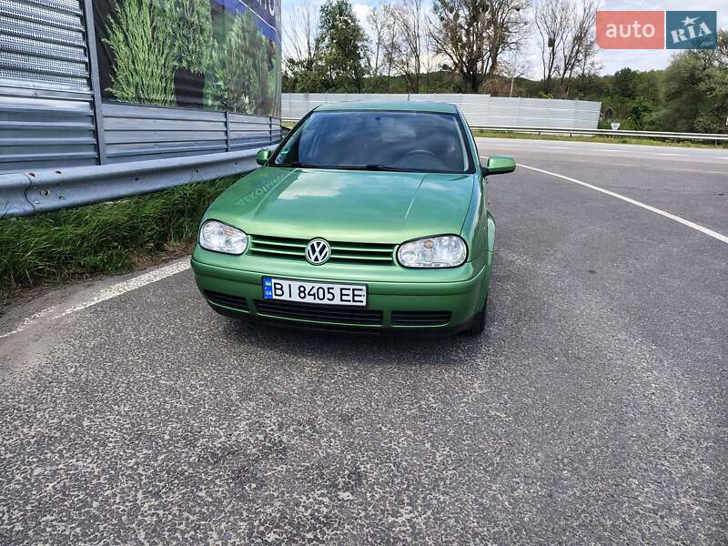 Хэтчбек Volkswagen Golf 1998 в 
