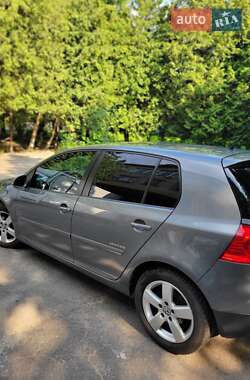 Хетчбек Volkswagen Golf 2008 в 