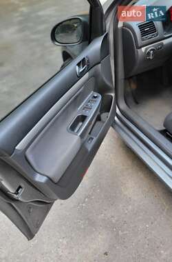 Хетчбек Volkswagen Golf 2008 в 