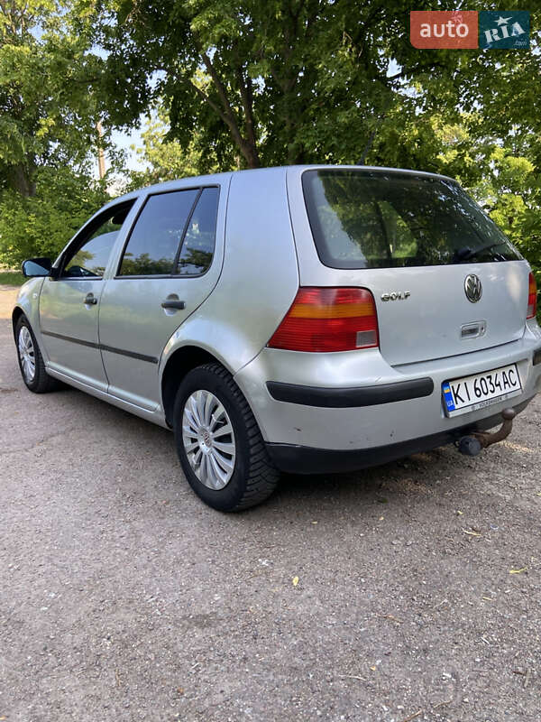Хетчбек Volkswagen Golf 2003 в Києві
