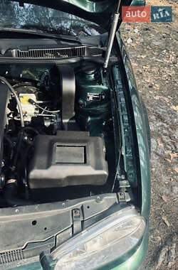 Хетчбек Volkswagen Golf 2002 в 