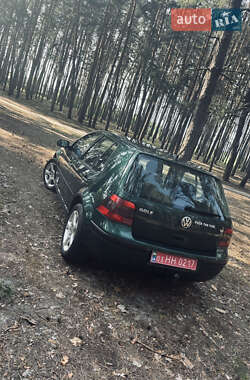 Хетчбек Volkswagen Golf 2002 в 