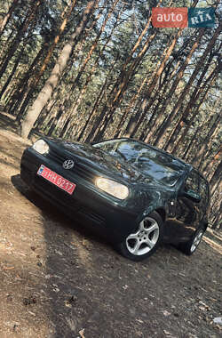 Хетчбек Volkswagen Golf 2002 в 