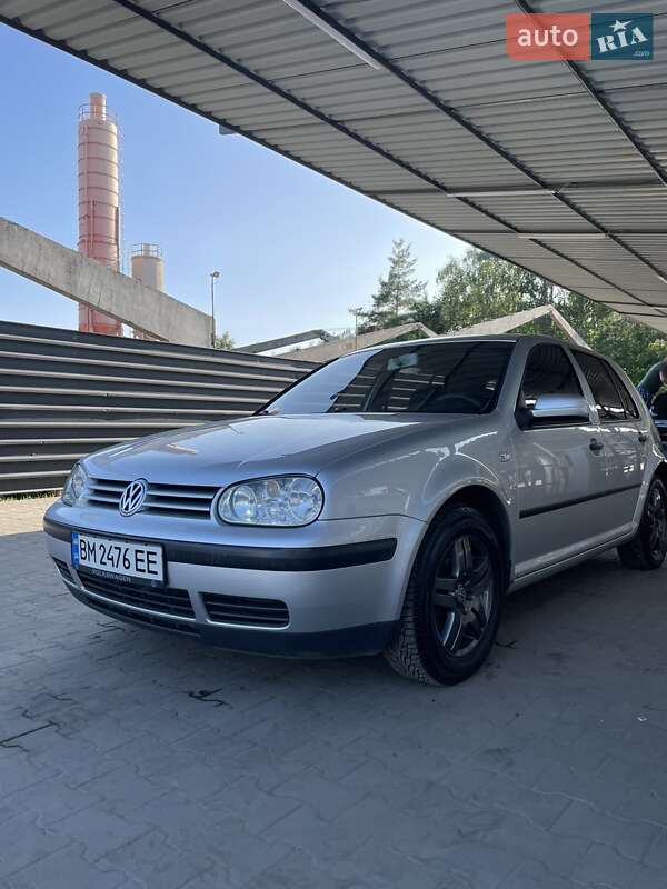 Хэтчбек Volkswagen Golf 2003 в 