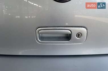 Хэтчбек Volkswagen Golf 2003 в 