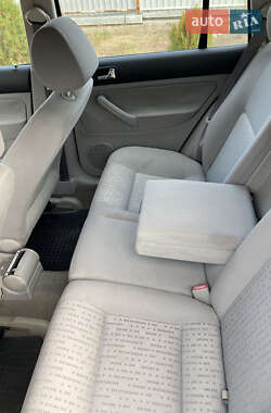 Универсал Volkswagen Golf 2004 в 