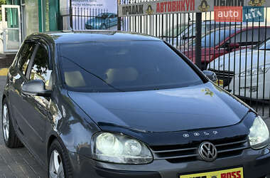 Хэтчбек Volkswagen Golf 2005 в 