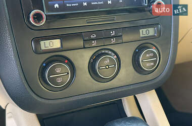 Хэтчбек Volkswagen Golf 2005 в 