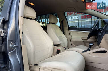 Хэтчбек Volkswagen Golf 2005 в 