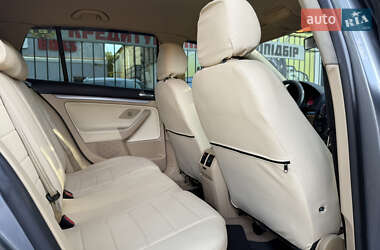 Хэтчбек Volkswagen Golf 2005 в 
