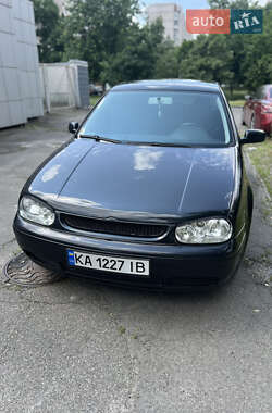 Хэтчбек Volkswagen Golf 2003 в Киеве