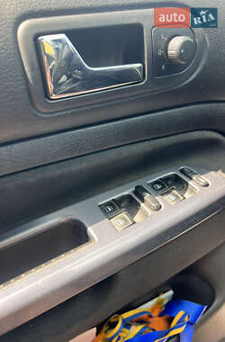 Хетчбек Volkswagen Golf 2003 в 