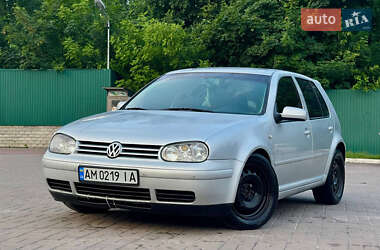 Хэтчбек Volkswagen Golf 2002 в Киеве
