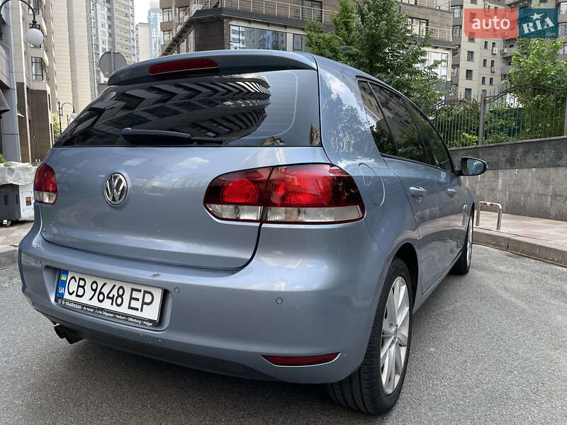 Хэтчбек Volkswagen Golf 2009 в Киеве
