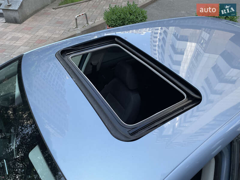 Хэтчбек Volkswagen Golf 2009 в Киеве