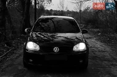 Хэтчбек Volkswagen Golf 2006 в Новояворовске