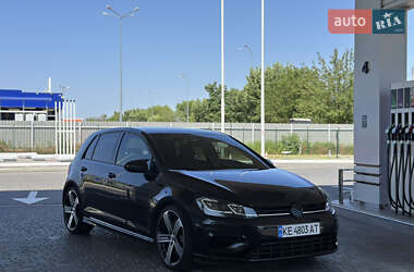 Хэтчбек Volkswagen Golf 2015 в 