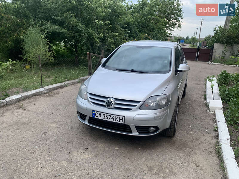 Хэтчбек Volkswagen Golf 2005 в Александровке