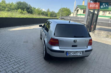 Хэтчбек Volkswagen Golf 2003 в 