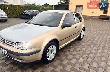 Хэтчбек Volkswagen Golf 2002 в Новомосковске