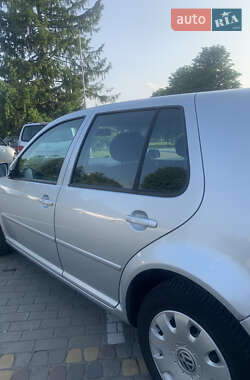 Хетчбек Volkswagen Golf 2003 в 