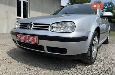 Універсал Volkswagen Golf 2000 в 