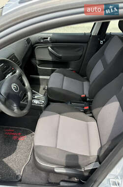 Універсал Volkswagen Golf 2000 в 