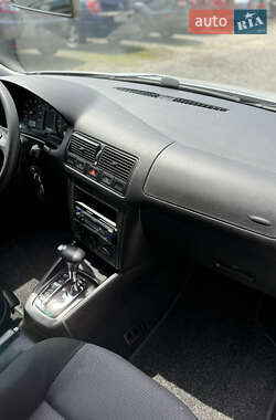 Універсал Volkswagen Golf 2000 в 