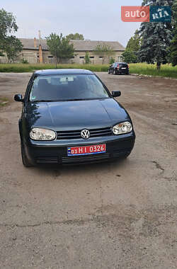 Хэтчбек Volkswagen Golf 2001 в 