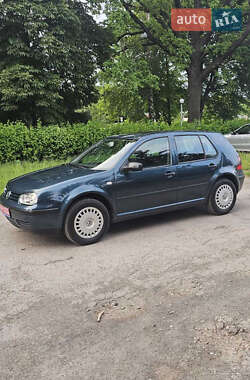 Хэтчбек Volkswagen Golf 2001 в 