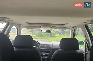 Хэтчбек Volkswagen Golf 2001 в 
