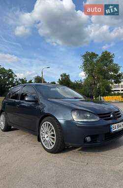 Хэтчбек Volkswagen Golf 2004 в 