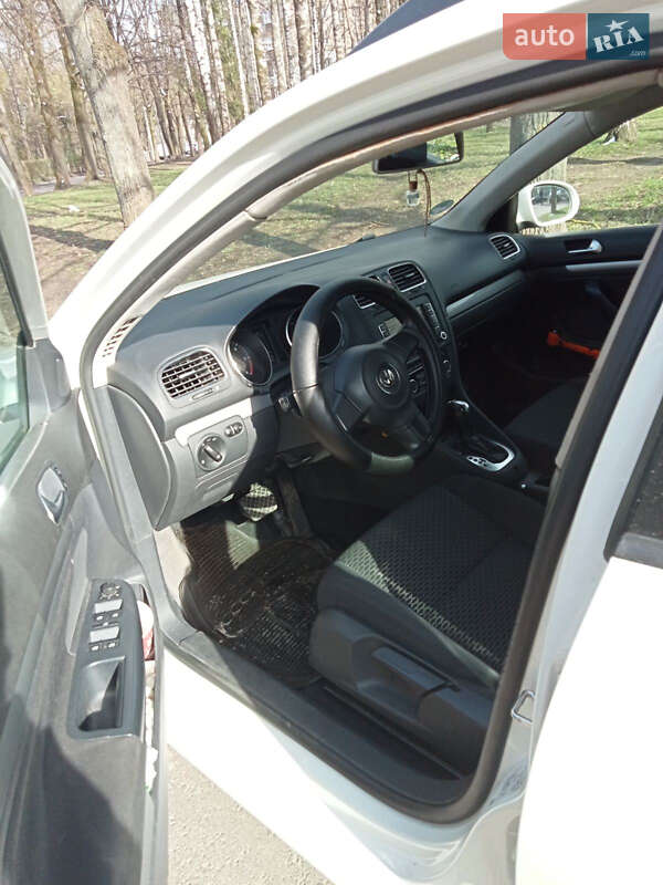 Универсал Volkswagen Golf 2012 в Ровно